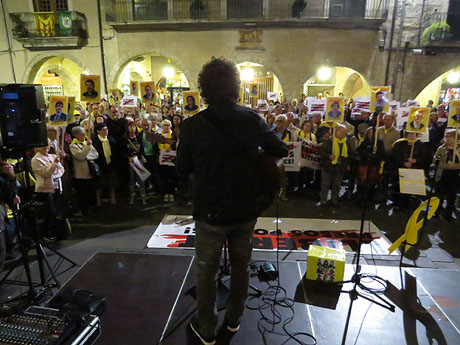 Concentraci&oacute; a la pla&ccedil;a del Vi per la llibertat dels presos pol&iacute;tics, amb Joanjo Bosk