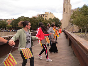 Cadena humana 'Fem-ne Via' entre Sant Juli&agrave; de Ramis i Aiguaviva