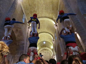 Fires 2018. Els Castells de Vig&iacute;lia al monestir de Sant Pere de Galligants, amb els Marrecs de Salt i la Colla Castellera Esperxats 