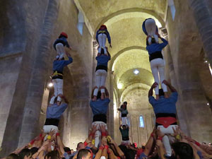 Fires 2018. Els Castells de Vig&iacute;lia al monestir de Sant Pere de Galligants, amb els Marrecs de Salt i la Colla Castellera Esperxats 
