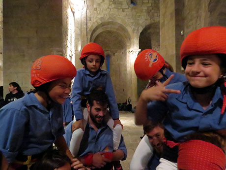 Fires 2018. Els Castells de Vig&iacute;lia al monestir de Sant Pere de Galligants, amb els Marrecs de Salt i la Colla Castellera Esperxats de l'Estany