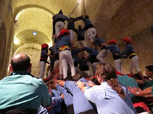 Fires 2018. Els Castells de Vig&iacute;lia al monestir de Sant Pere de Galligants, amb els Marrecs de Salt i la Colla Castellera Esperxats 