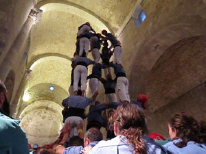 Fires 2018. Els Castells de Vig&iacute;lia al monestir de Sant Pere de Galligants, amb els Marrecs de Salt i la Colla Castellera Esperxats 