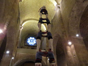 Fires 2018. Els Castells de Vig&iacute;lia al monestir de Sant Pere de Galligants, amb els Marrecs de Salt i la Colla Castellera Esperxats 