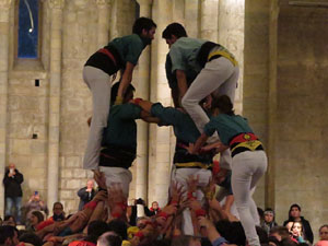 Fires 2018. Els Castells de Vig&iacute;lia al monestir de Sant Pere de Galligants, amb els Marrecs de Salt i la Colla Castellera Esperxats 