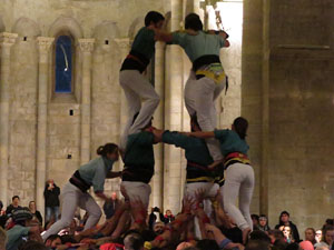 Fires 2018. Els Castells de Vig&iacute;lia al monestir de Sant Pere de Galligants, amb els Marrecs de Salt i la Colla Castellera Esperxats 