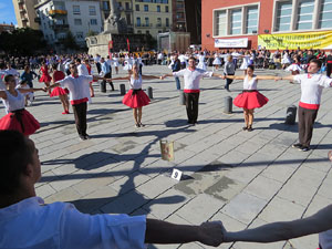 78&egrave; concurs de Colles Sardanistes amb la cobla Ciutat de Girona a la pla&ccedil;a de Francesc Calvet i Rubalcaba