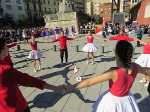 78&egrave; concurs de Colles Sardanistes amb la cobla Ciutat de Girona a la pla&ccedil;a de Francesc Calvet i Rubalcaba
