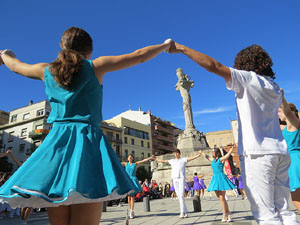 78&egrave; concurs de Colles Sardanistes amb la cobla Ciutat de Girona a la pla&ccedil;a de Francesc Calvet i Rubalcaba