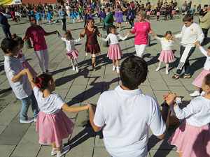 78&egrave; concurs de Colles Sardanistes amb la cobla Ciutat de Girona a la pla&ccedil;a de Francesc Calvet i Rubalcaba