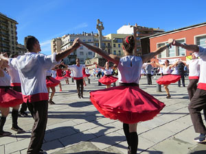 78&egrave; concurs de Colles Sardanistes amb la cobla Ciutat de Girona a la pla&ccedil;a de Francesc Calvet i Rubalcaba