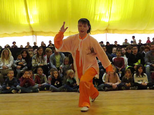 Fires 2018. Dansa del lle&oacute; (Wu Shi) a la pla&ccedil;a Miquel de Palol