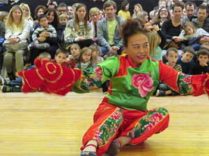 Fires 2018. Dansa del lle&oacute; (Wu Shi) a la pla&ccedil;a Miquel de Palol