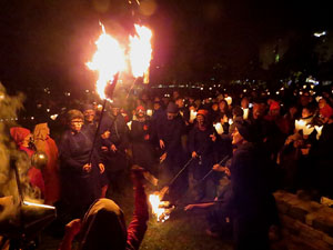 Fires 2018. Espectacle de foc i m&uacute;sica Llumin&agrave;ries de Fires, a c&agrave;rrec de Taller de Magn&egrave;sia i Els Berros de la Cort