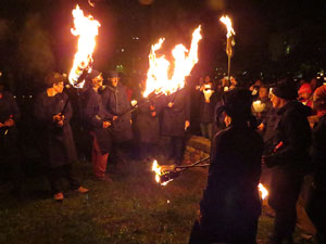 Fires 2018. Espectacle de foc i m&uacute;sica Llumin&agrave;ries de Fires, a c&agrave;rrec de Taller de Magn&egrave;sia i Els Berros de la Cort