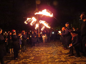 Fires 2018. Espectacle de foc i m&uacute;sica Llumin&agrave;ries de Fires, a c&agrave;rrec de Taller de Magn&egrave;sia i Els Berros de la Cort