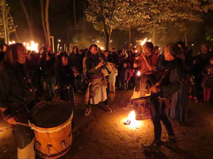 Fires 2018. Espectacle de foc i m&uacute;sica Llumin&agrave;ries de Fires, a c&agrave;rrec de Taller de Magn&egrave;sia i Els Berros de la Cort