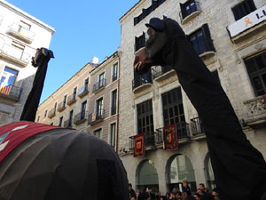Fires 2018. Passejada de Fires de la Mula Baba i representaci&oacute; de titelles