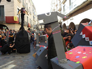 Fires 2018. Passejada de Fires de la Mula Baba i representaci&oacute; de titelles