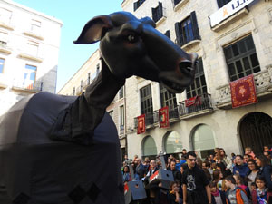 Fires 2018. Passejada de Fires de la Mula Baba i representaci&oacute; de titelles