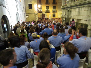Fires 2018. Pujada d'un pilar per les escales de la Catedral, a c&agrave;rrec dels Marrecs de Salt