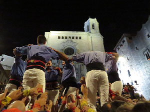 Fires 2018. Pujada d'un pilar per les escales de la Catedral, a c&agrave;rrec dels Marrecs de Salt