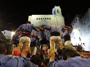 Fires 2018. Pujada d'un pilar per les escales de la Catedral, a c&agrave;rrec dels Marrecs de Salt