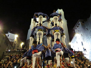 Fires 2018. Pujada d'un pilar per les escales de la Catedral, a c&agrave;rrec dels Marrecs de Salt