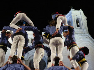 Fires 2018. Pujada d'un pilar per les escales de la Catedral, a c&agrave;rrec dels Marrecs de Salt
