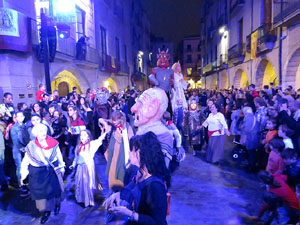 Fires 2018. Preg&oacute; de Fires. Entrada i ballades de capgrossos, gegants i far&agrave;ndula a la pla&ccedil;a del Vi