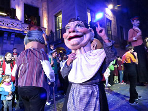 Fires 2018. Preg&oacute; de Fires. Entrada i ballades de capgrossos, gegants i far&agrave;ndula a la pla&ccedil;a del Vi