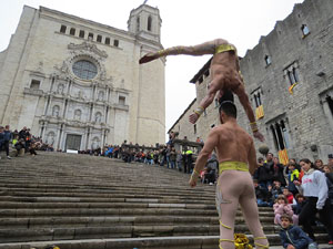 R&egrave;cord Guinness de pujar esglaons cap en cap a les escales de la Catedral