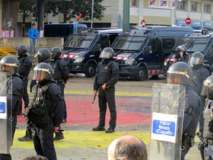 Manifestaci&oacute; antifeixista per un acte pol&iacute;tic de la plataforma Borb&ograve;nia amb el suport de Vox, a la pla&ccedil;a de l'U d'octubre del 2017