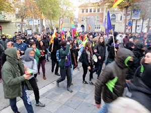 Manifestaci&oacute; antifeixista per un acte pol&iacute;tic de la plataforma Borb&ograve;nia amb el suport de Vox, a la pla&ccedil;a de l'U d'octubre del 2017