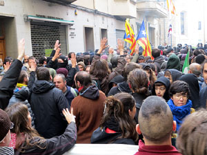 Manifestaci&oacute; antifeixista per un acte pol&iacute;tic de la plataforma Borb&ograve;nia amb el suport de Vox, a la pla&ccedil;a de l'U d'octubre del 2017