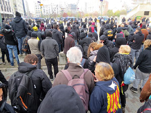 Manifestaci&oacute; antifeixista per un acte pol&iacute;tic de la plataforma Borb&ograve;nia amb el suport de Vox, a la pla&ccedil;a de l'U d'octubre del 2017
