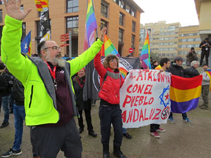 Manifestaci&oacute; antifeixista per un acte pol&iacute;tic de la plataforma Borb&ograve;nia amb el suport de Vox, a la pla&ccedil;a de l'U d'octubre del 2017