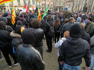 Manifestaci&oacute; antifeixista per un acte pol&iacute;tic de la plataforma Borb&ograve;nia amb el suport de Vox, a la pla&ccedil;a de l'U d'octubre del 2017