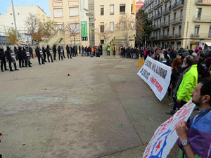 Manifestaci&oacute; antifeixista per un acte pol&iacute;tic de la plataforma Borb&ograve;nia amb el suport de Vox, a la pla&ccedil;a de l'U d'octubre del 2017