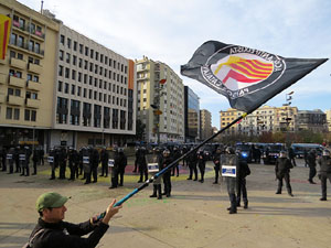 Manifestaci&oacute; antifeixista per un acte pol&iacute;tic de la plataforma Borb&ograve;nia amb el suport de Vox, a la pla&ccedil;a de l'U d'octubre del 2017