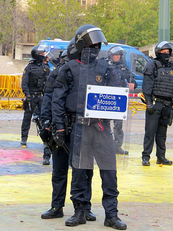 Mossos d'Esquadra a la pla&ccedil;a de l'U d'octubre del 2017