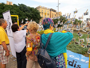 Mural de fotografies pels 10 mesos de l�empresonament de Jordi Cuixart i Jordi S&agrave;nchez