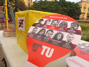 Mural de fotografies pels 10 mesos de l�empresonament de Jordi Cuixart i Jordi S&agrave;nchez
