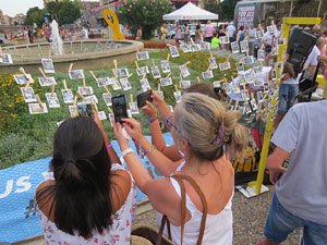Mural de fotografies pels 10 mesos de l�empresonament de Jordi Cuixart i Jordi S&agrave;nchez