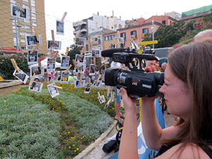 Mural de fotografies pels 10 mesos de l�empresonament de Jordi Cuixart i Jordi S&agrave;nchez