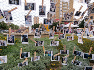 Mural de fotografies pels 10 mesos de l�empresonament de Jordi Cuixart i Jordi S&agrave;nchez