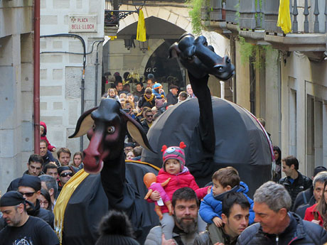 Nadal 2018 a Girona. Els Pastorets de la Mula Baba a la pla&ccedil;a del Pallol