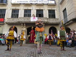 Fires de Sant Narc&iacute;s 2018. Toc de rams. Canvi dels rams de flors de les gegantes de Girona