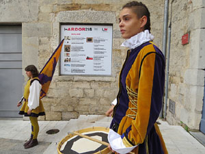 Fires de Sant Narc&iacute;s 2018. Toc de rams. Canvi dels rams de flors de les gegantes de Girona