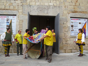 Fires de Sant Narc&iacute;s 2018. Toc de rams. Canvi dels rams de flors de les gegantes de Girona